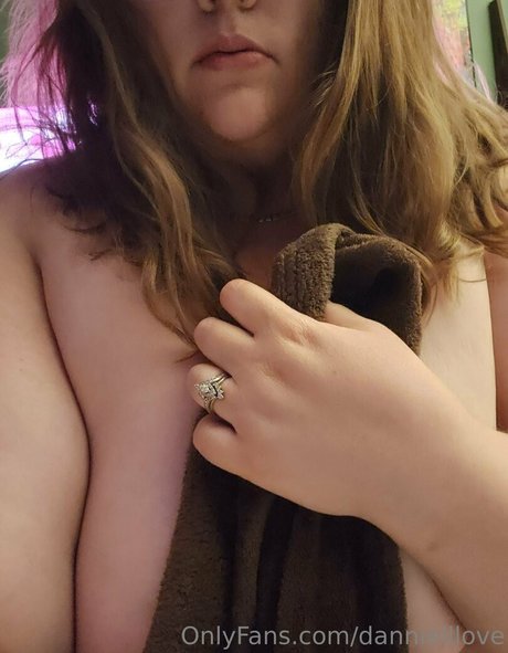 dannielllove sexy model pic