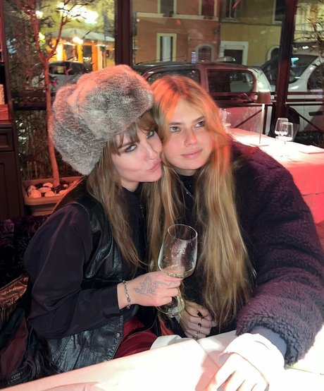 ebony midget onlyfans hd photos