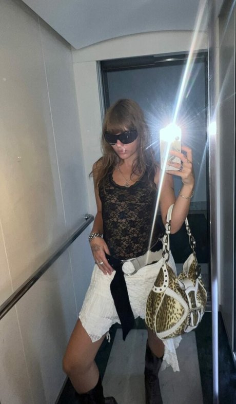 curvy shemale onlyfans naked pics