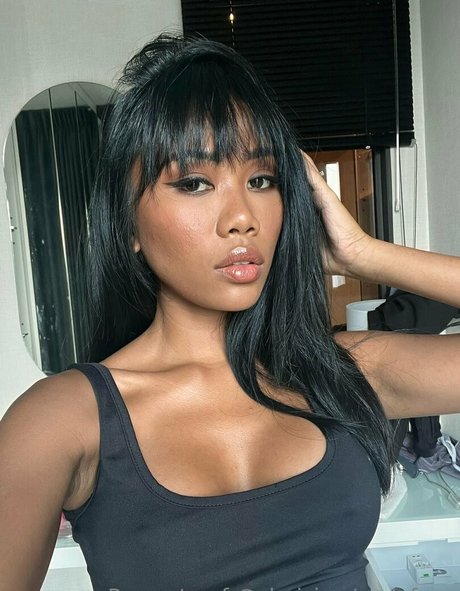 beautiful face onlyfans free nude photos