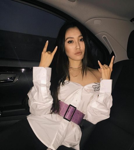 Olivia Sui star sexy photos