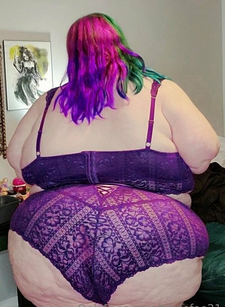 trixiefae21 model image