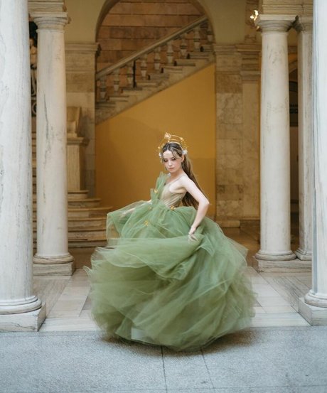 queen astraea nude model photo