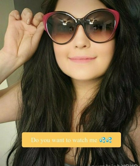 the laurajohnson model nude photos