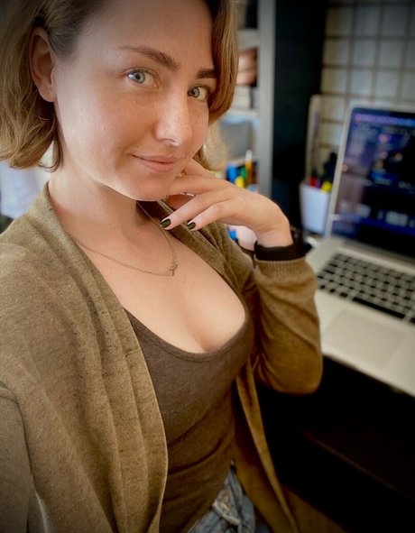 WhisperAudios ASMR perfect star image