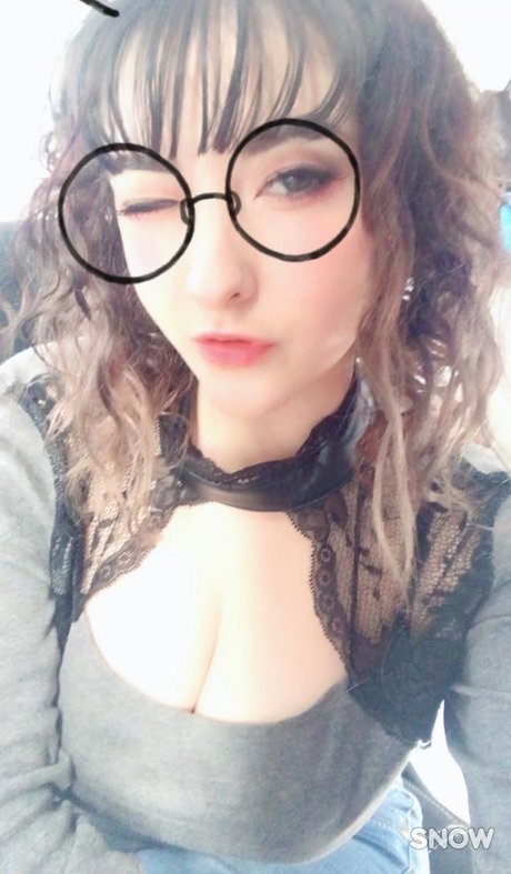 mom feet onlyfans top image