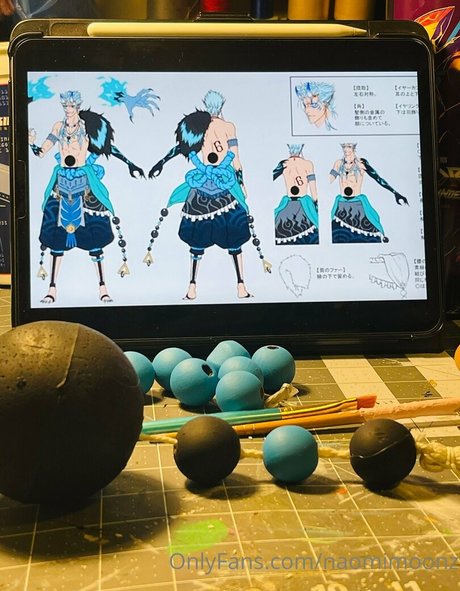 naomimoonz hot pornstar pic