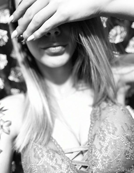 FallingDevil beautiful pornstar img