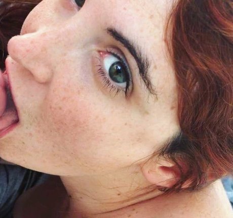 Violette Decembre sexy actress photo