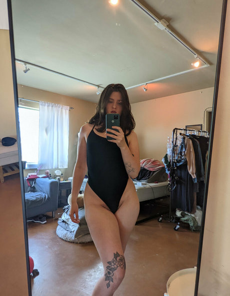 rileynicksfree model naked pictures