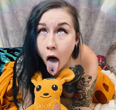 ember fyres model top photo