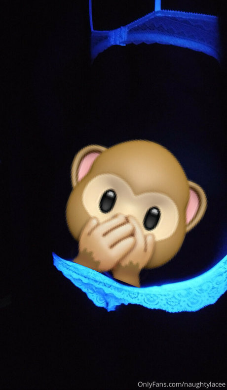 naughtylacee model naked photos