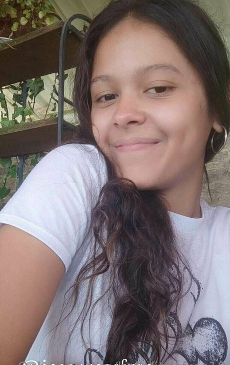 bellalittlefree18 pretty model pics