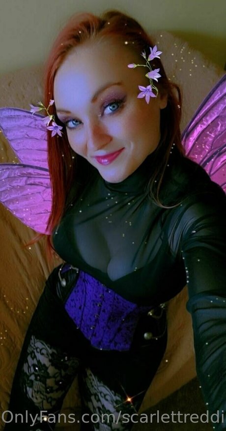 scarlettredding model img