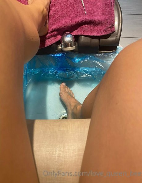 love queen bee model art photo