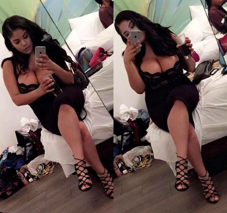 mirror onlyfans sexy images