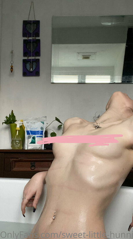 sweet little hunni model pornographic photos