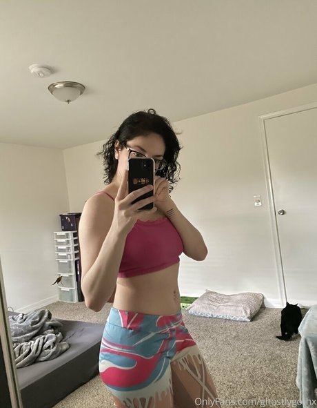 ghostlygothx model nude image