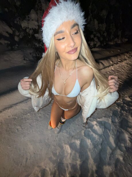 Yaslimeee model high quality image