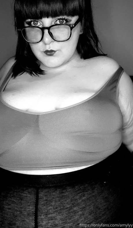 amylyy hot model photo