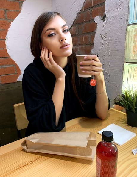 lana virg model naked images