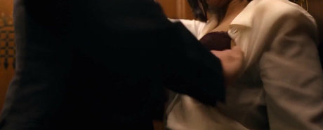 Naomi Scott hot actress archive