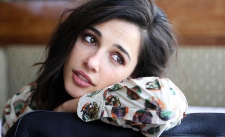 Naomi Scott star porn pics