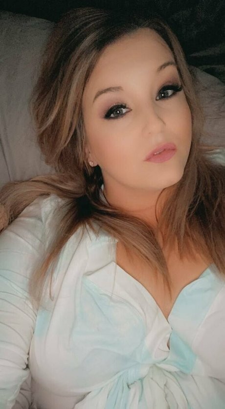 busty mom onlyfans beautiful pictures