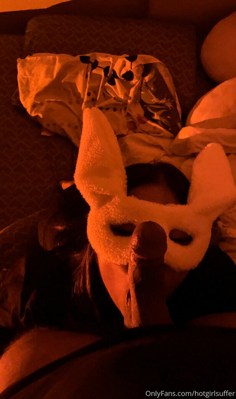 hotgirlsuffer nude model image