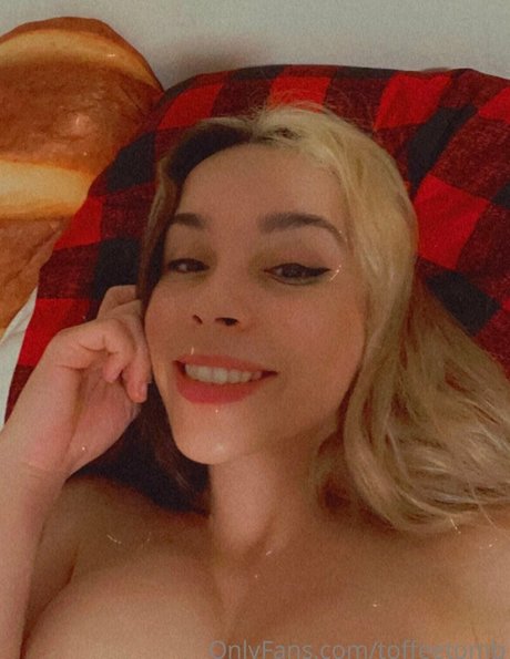 toffeetomb model porn image