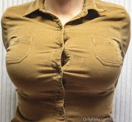 danidoreen hot actress photo