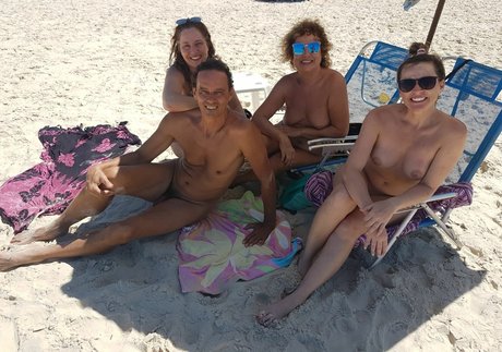 carinamoreschi pretty model photo