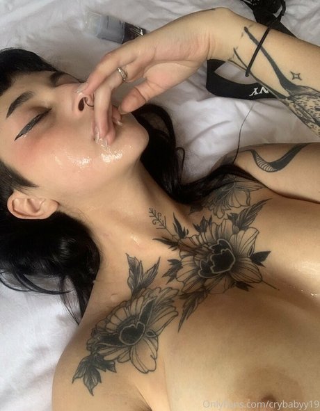 crybabyy19 porn actress pics