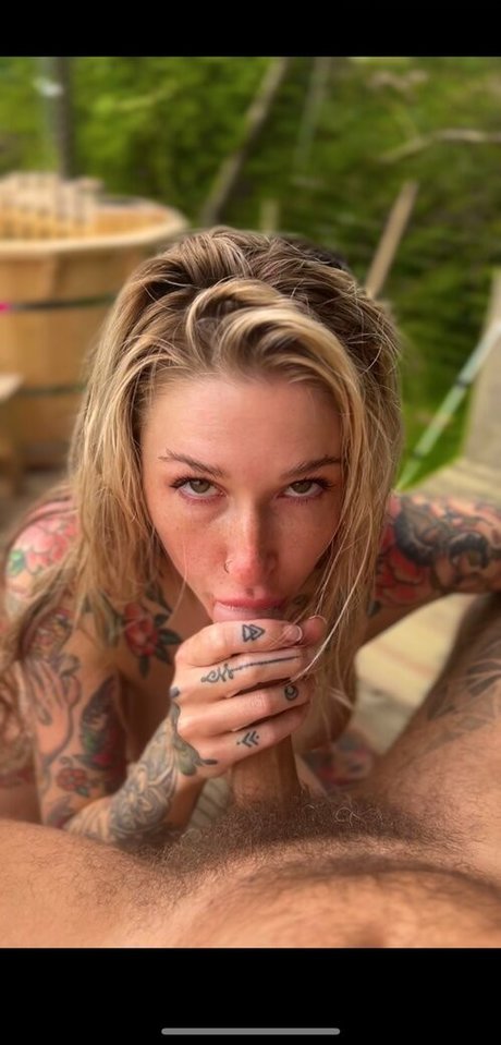 Baby Buffy model hot photo