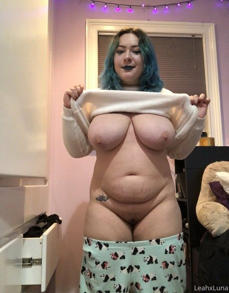 mom feet onlyfans top picture