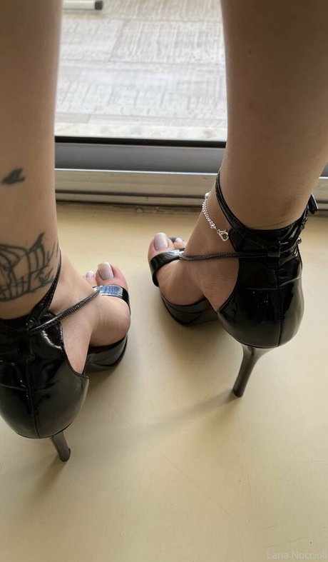 Lana Noccioli erotic model gallery