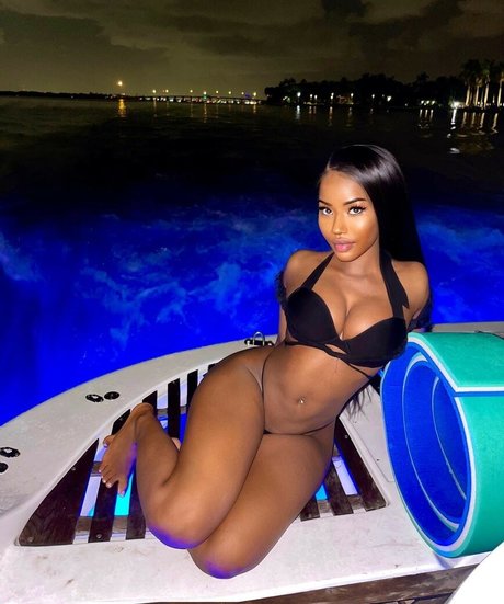 Ninarari hot model pics