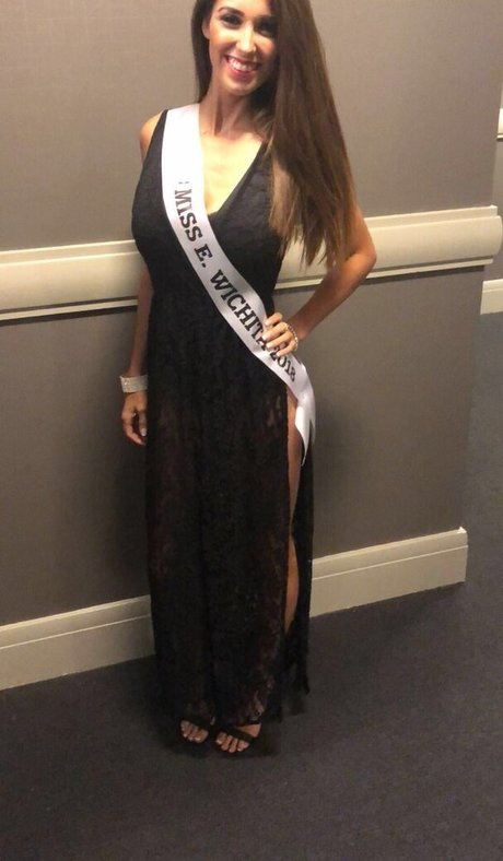 young onlyfans adult photo