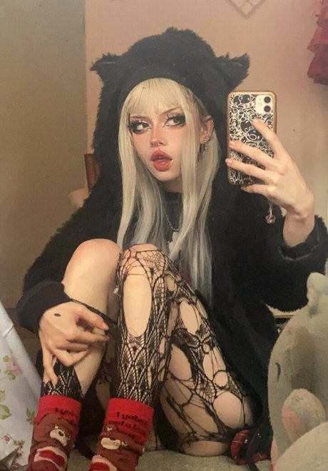 trimmed onlyfans pornographic images