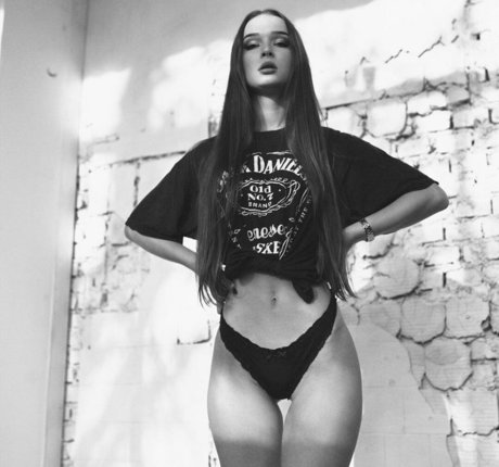 xborderline model nude image