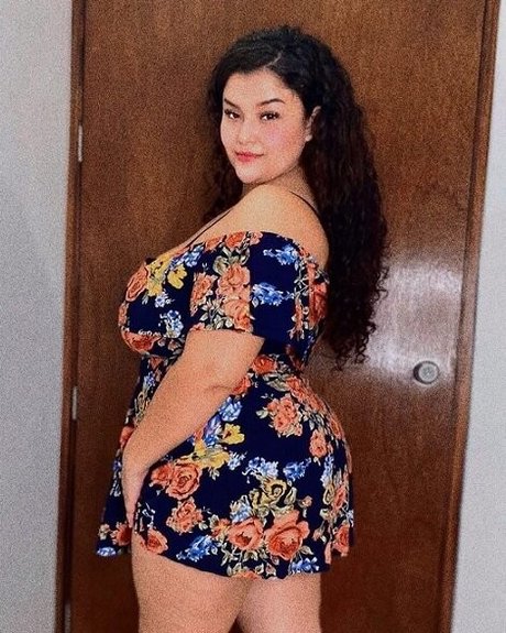 China Pocket model adult photo