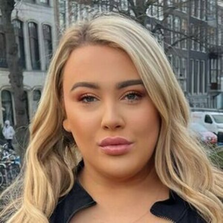 This is laura naked model galleries