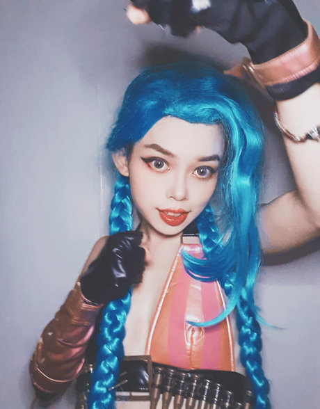 EmotionalBirdy model sexy pictures