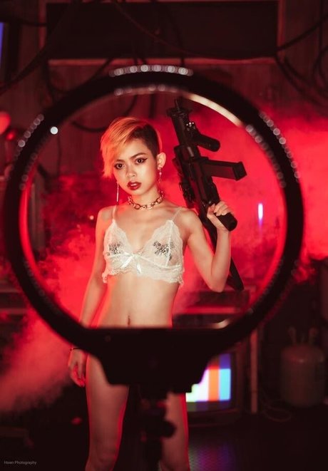 EmotionalBirdy free actress pictures