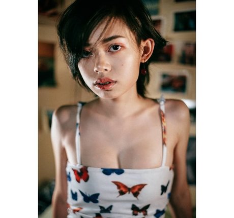 EmotionalBirdy star sexy photos