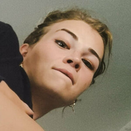 Emma littleTs model adult img