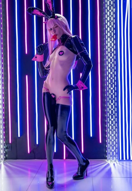 Cute Caterpillar naked model pic