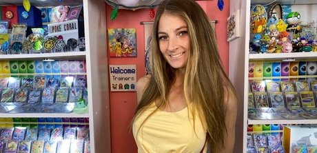 Only Coral hot model image