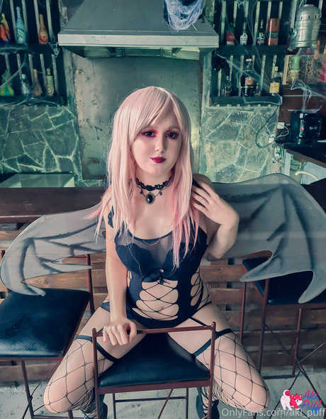 aki puff sexy model photo