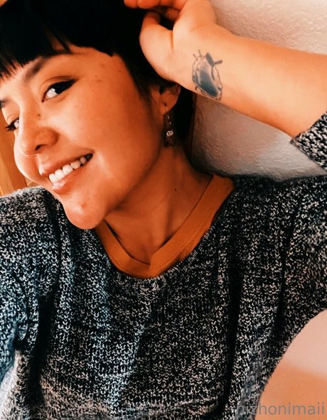 nizhonimaii erotic model pic